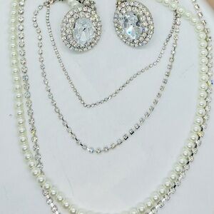 Brand new, stunning crystal gem brooch pin